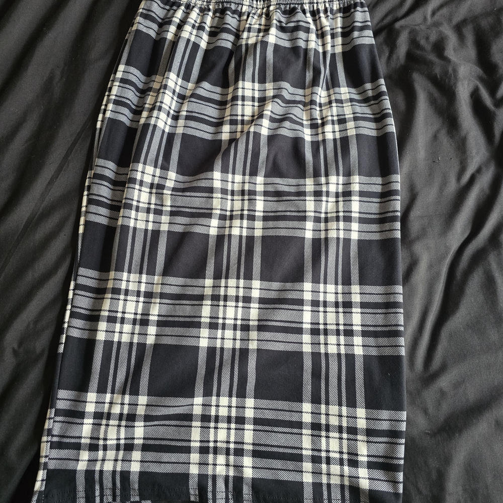 ⭐️Classic Black and White Plaid Skirt